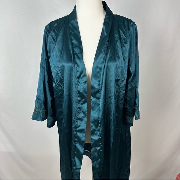 Amazon Other - Amazon Ekouaer Satin Robe